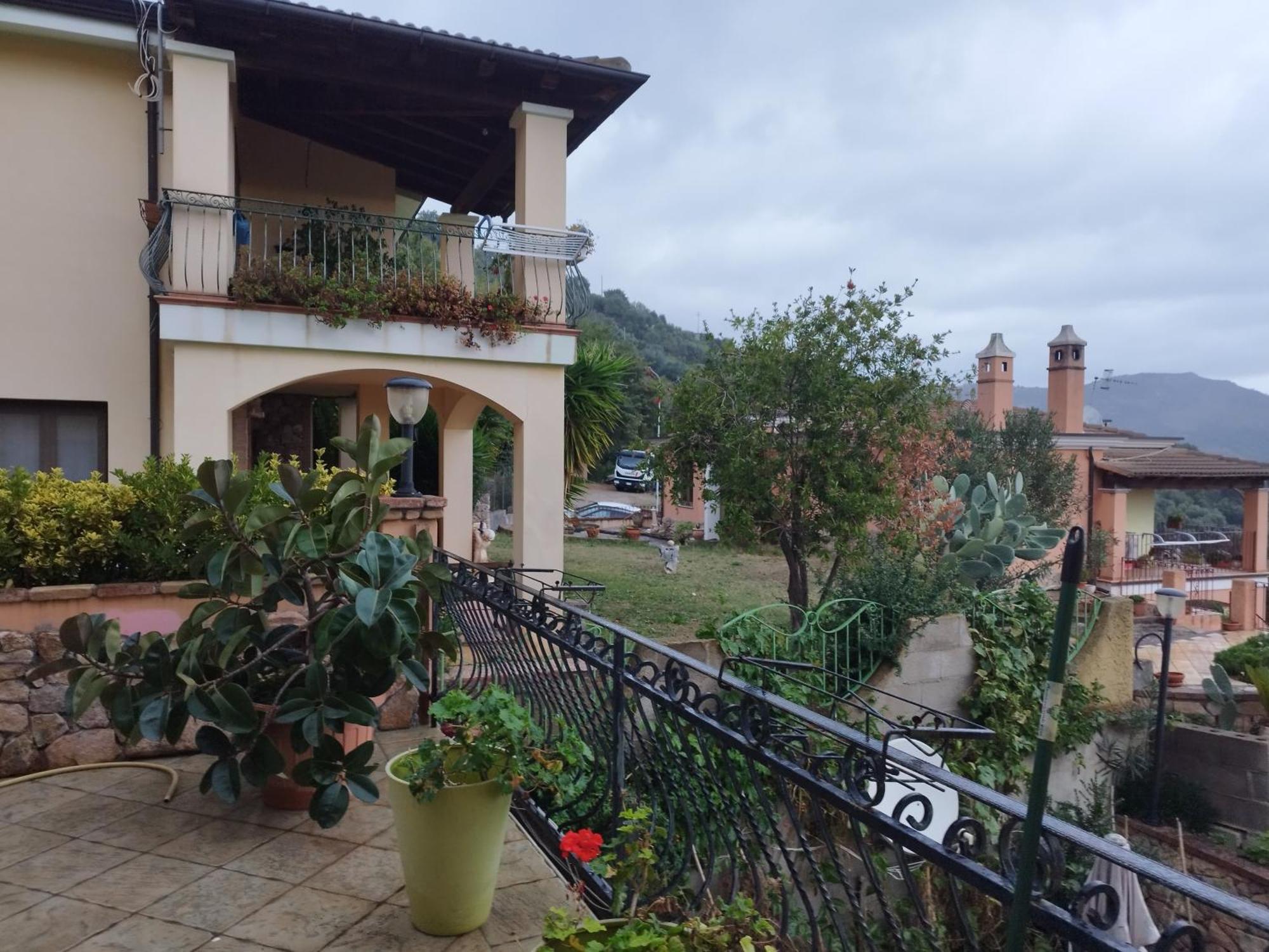 Appartamenti La Collina Jerzu ภายนอก รูปภาพ