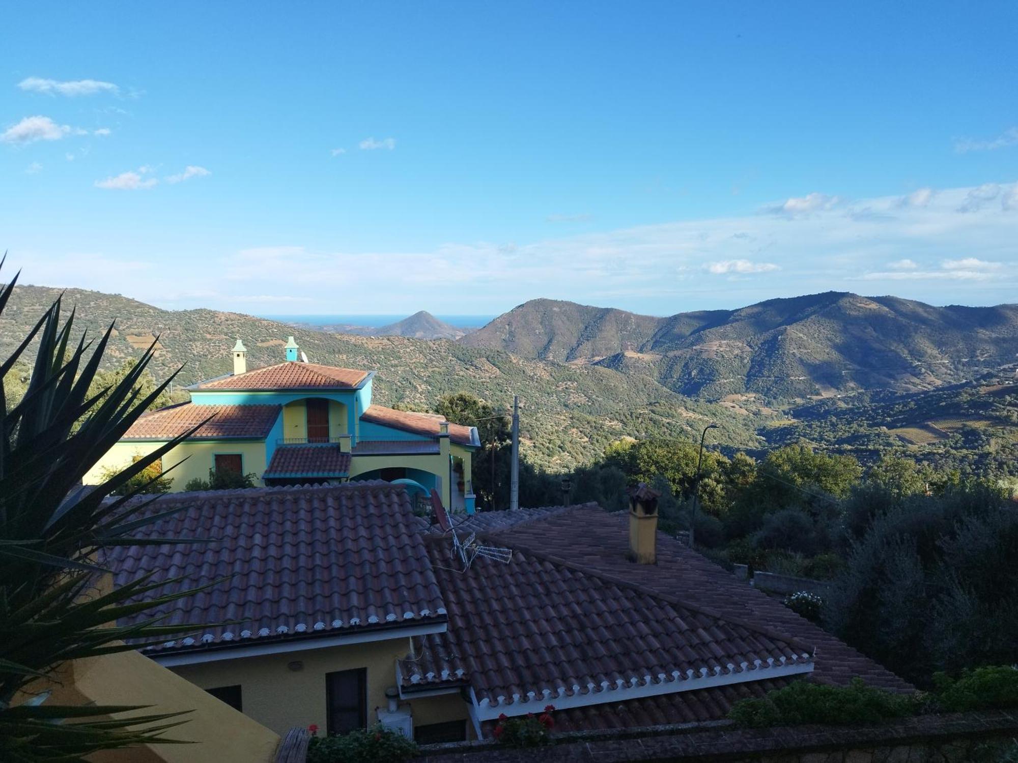 Appartamenti La Collina Jerzu ภายนอก รูปภาพ
