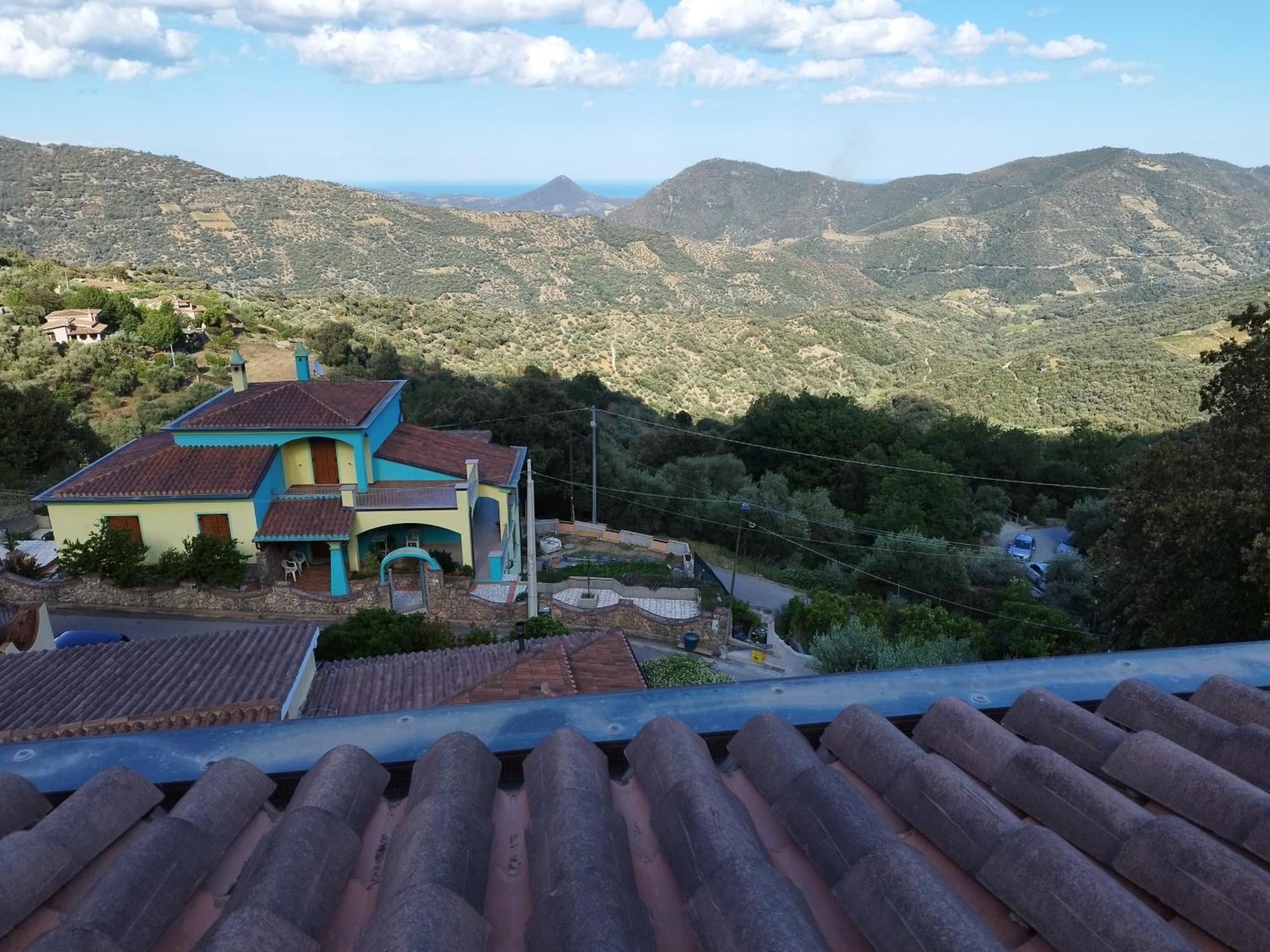 Appartamenti La Collina Jerzu ภายนอก รูปภาพ