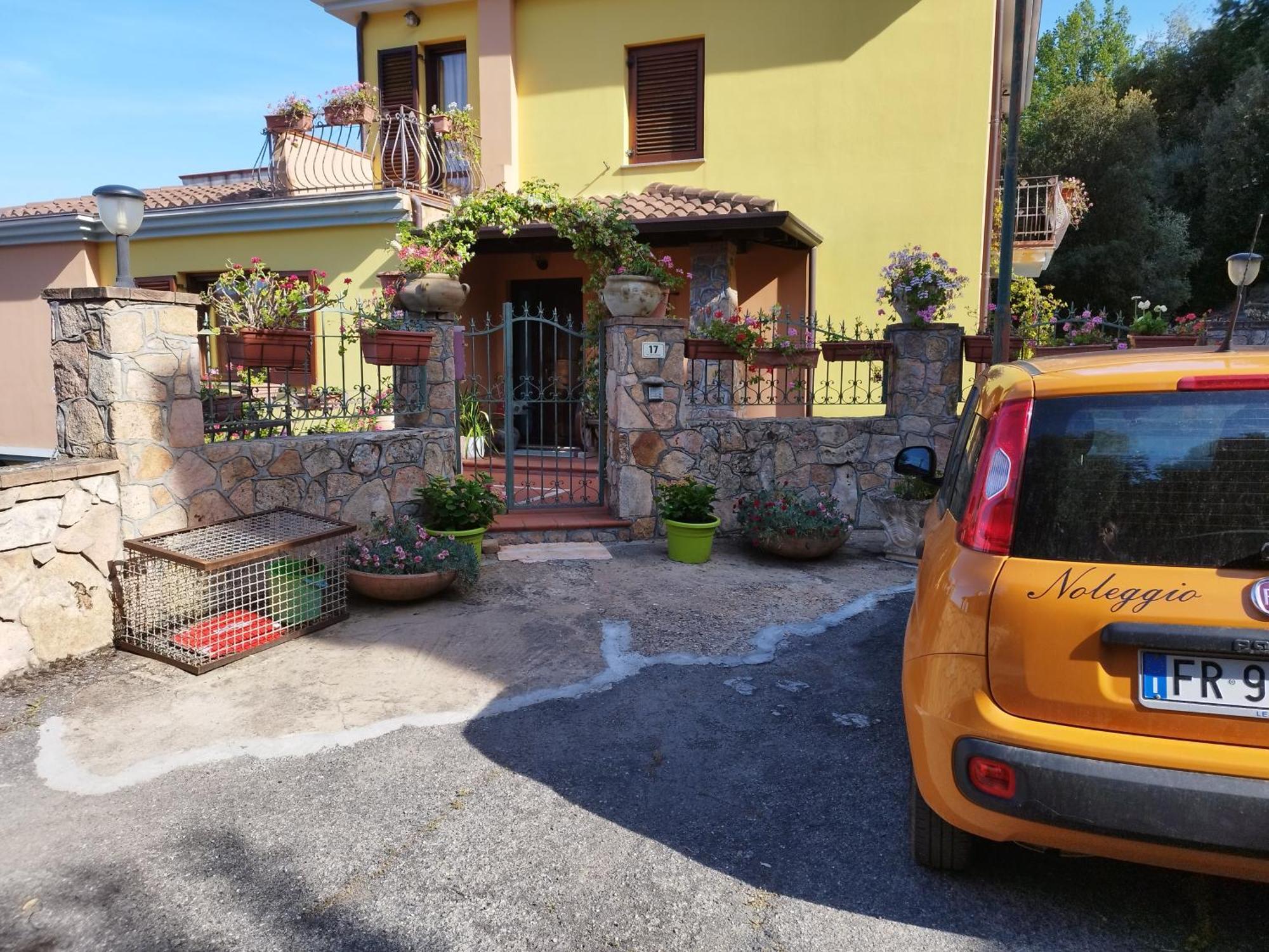 Appartamenti La Collina Jerzu ภายนอก รูปภาพ