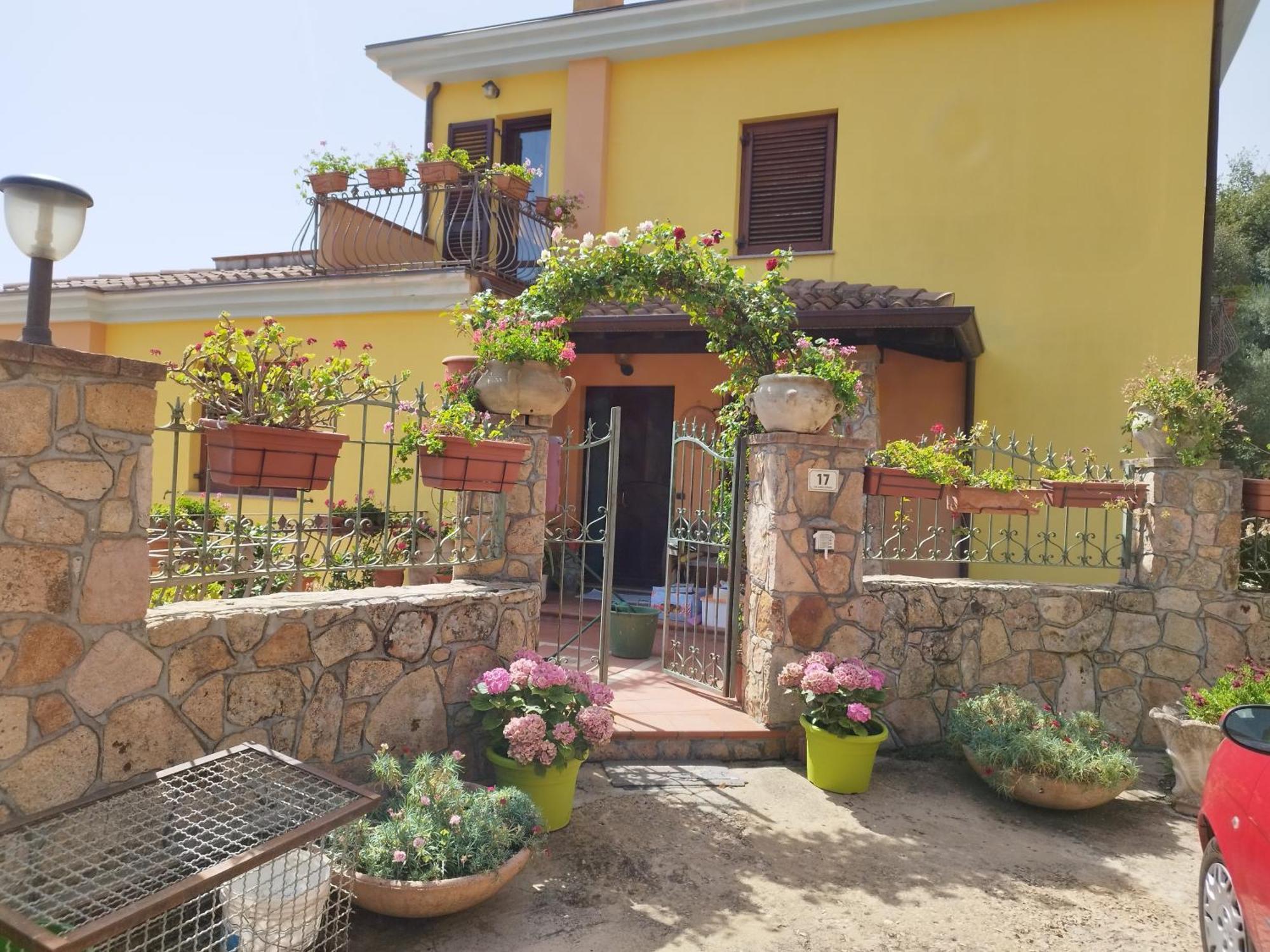 Appartamenti La Collina Jerzu ภายนอก รูปภาพ