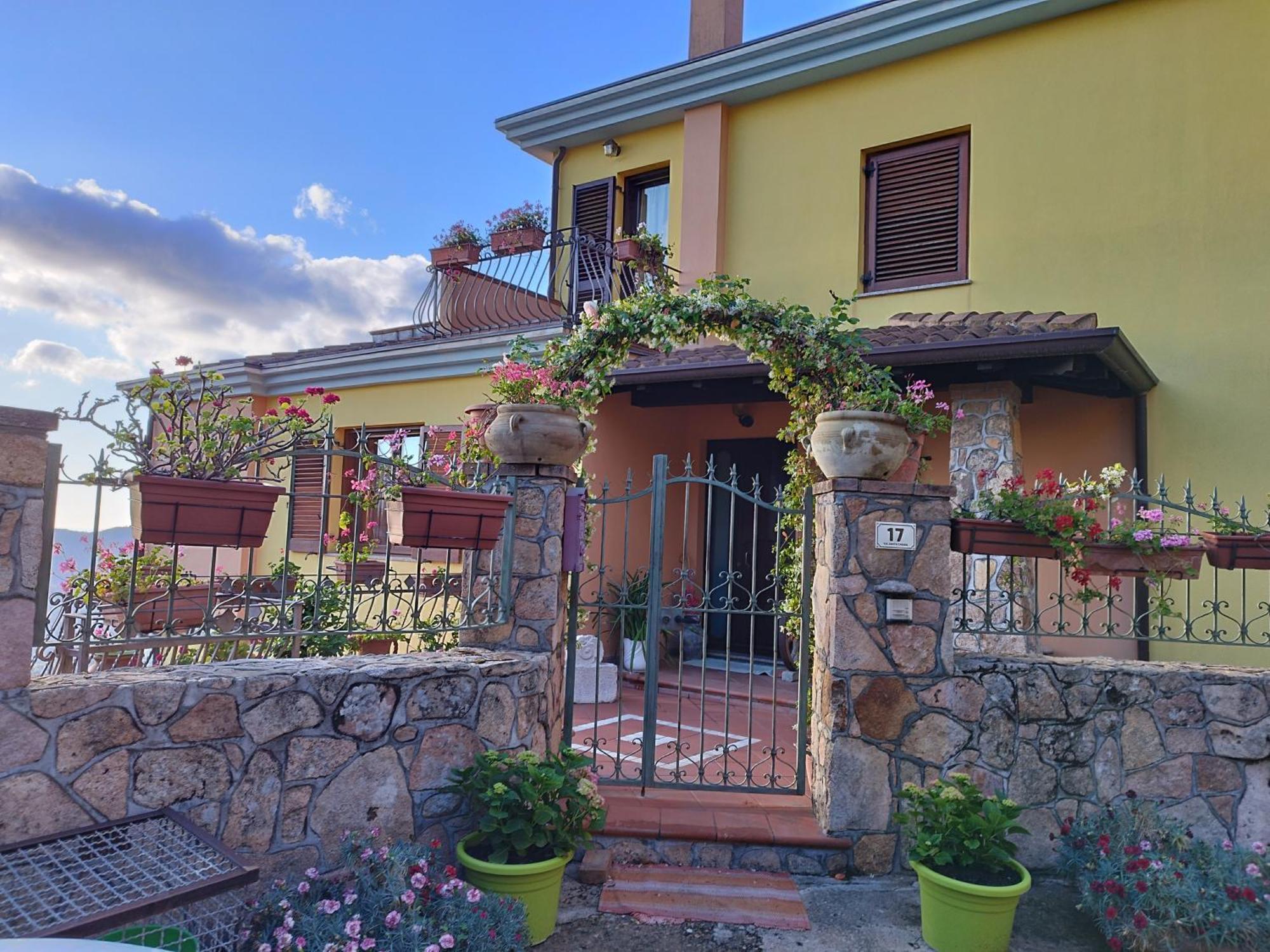 Appartamenti La Collina Jerzu ภายนอก รูปภาพ