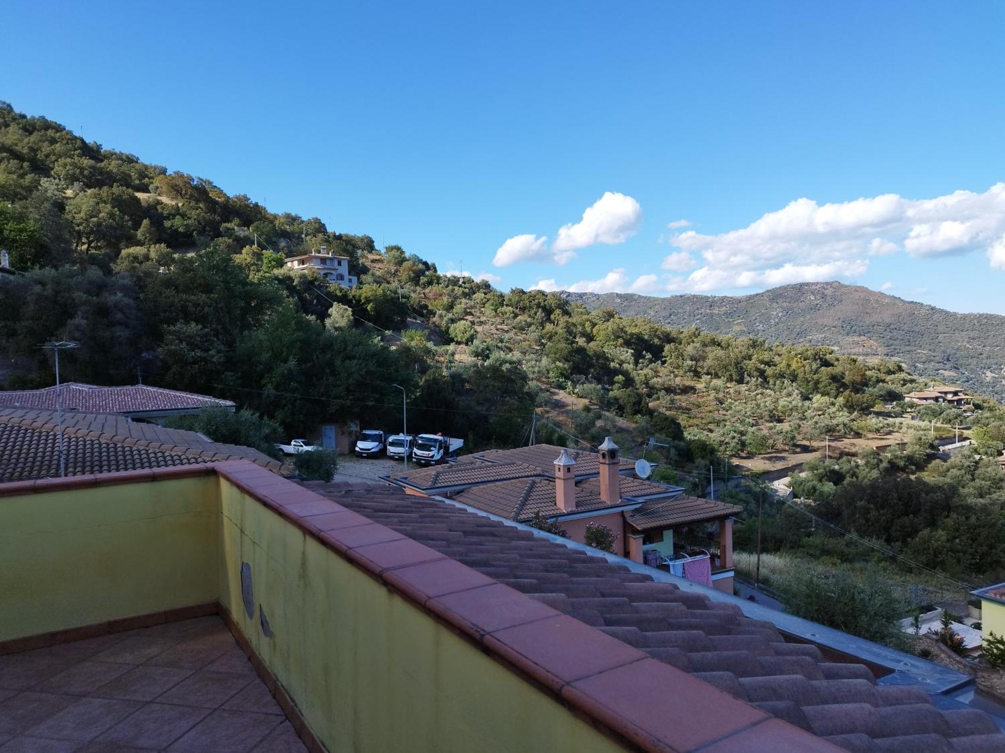 Appartamenti La Collina Jerzu ภายนอก รูปภาพ