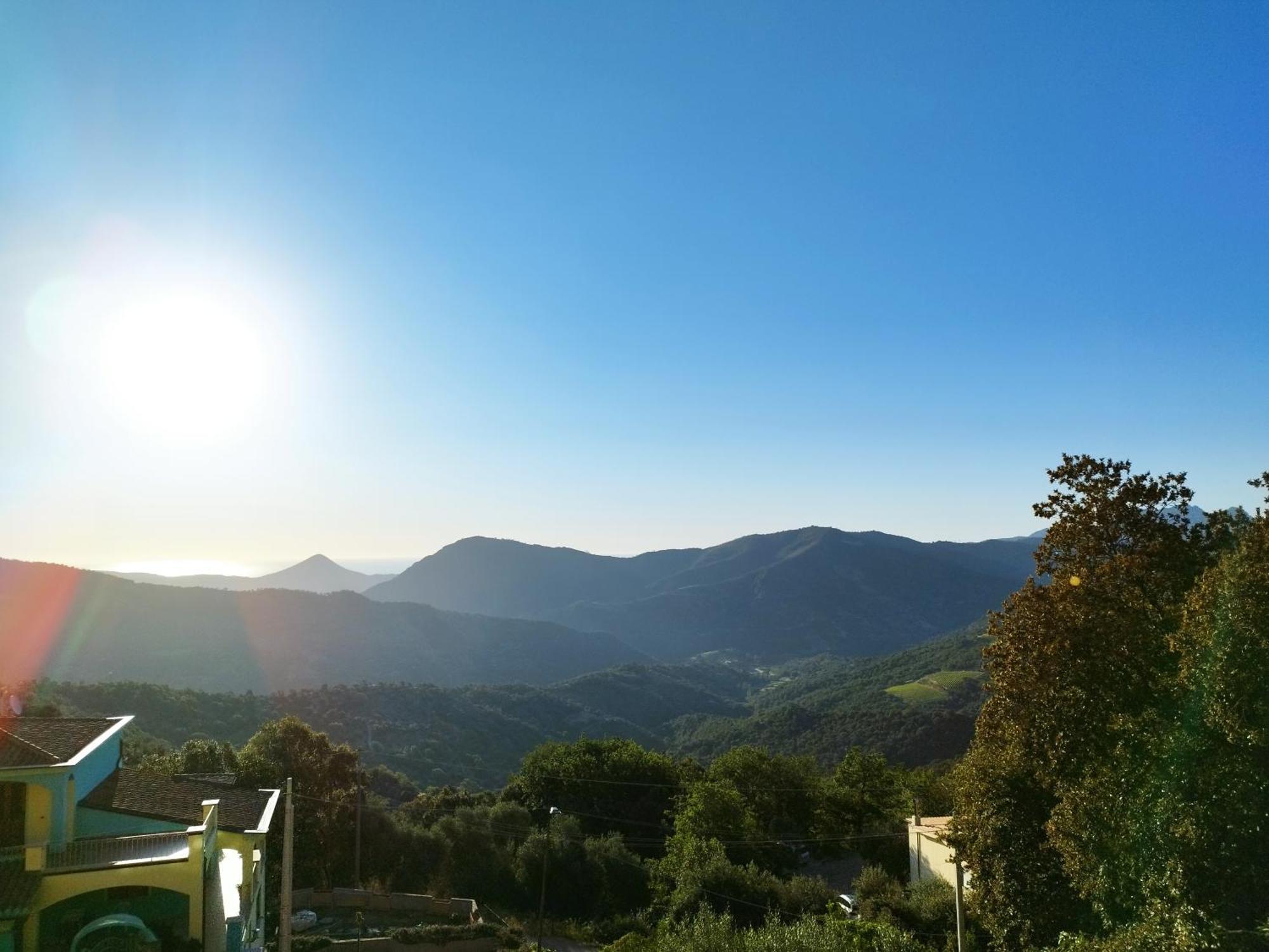 Appartamenti La Collina Jerzu ภายนอก รูปภาพ