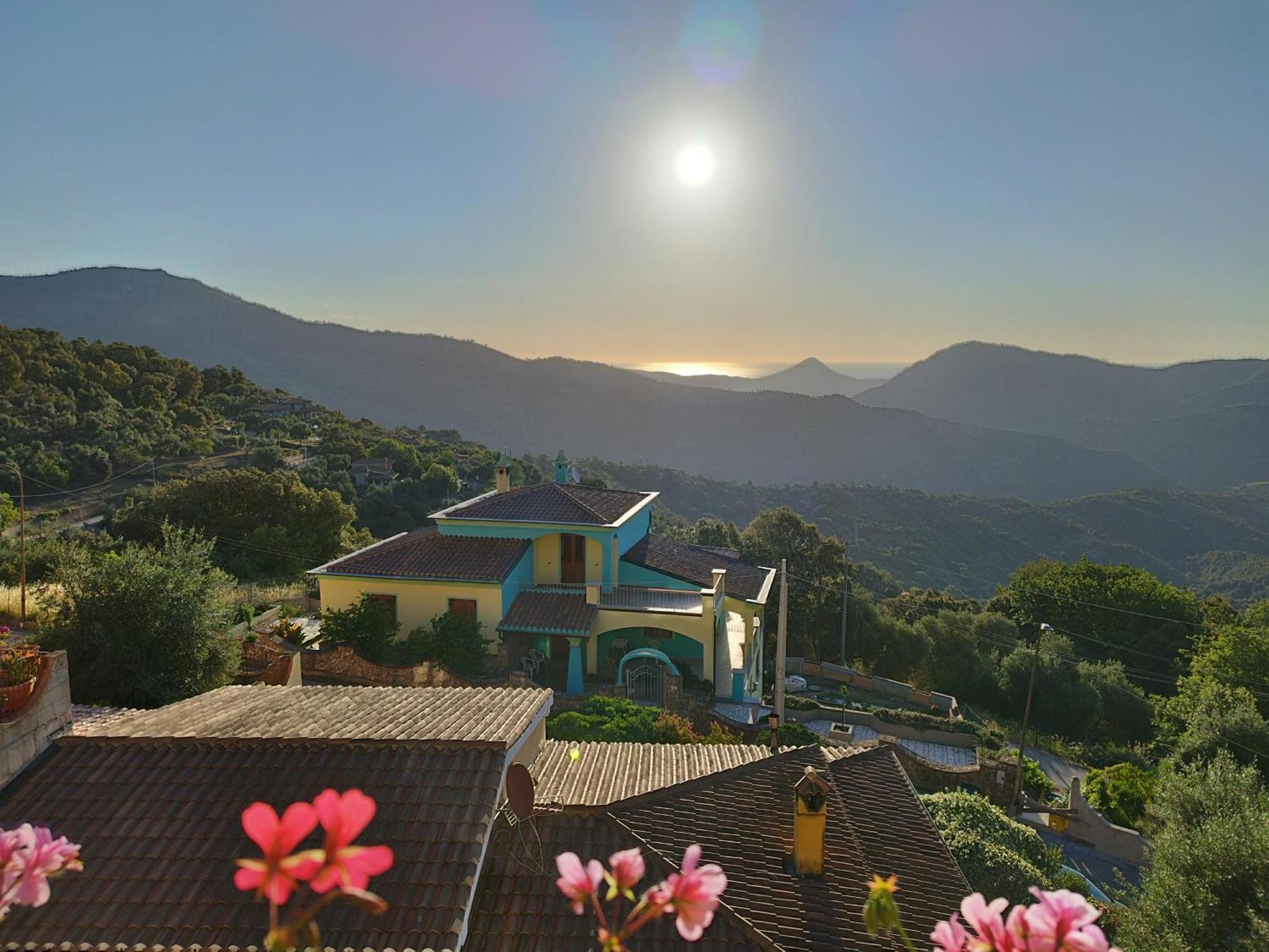 Appartamenti La Collina Jerzu ภายนอก รูปภาพ
